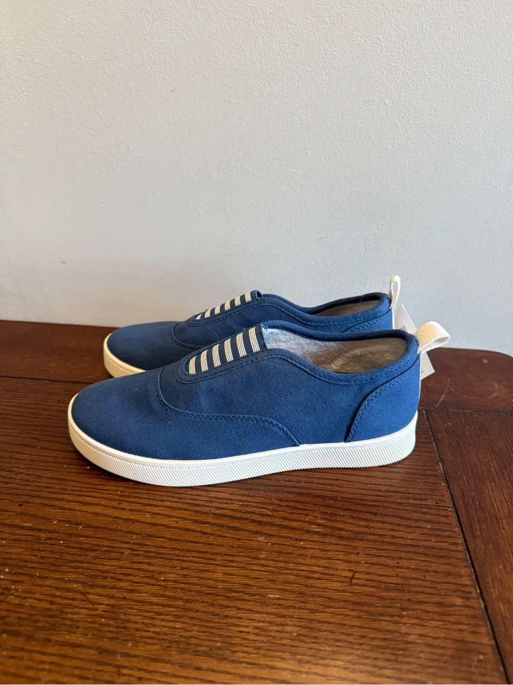 Vionic Canvas Slip-On Canvas Sneakers in cobalt blue NEW